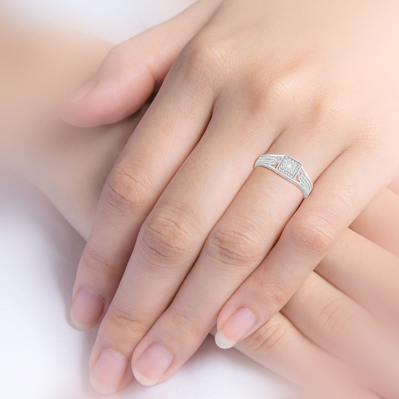 LADIES RING 1/4 CT ROUND/PRINCESS DIAMOND 10K WHITE GOLD